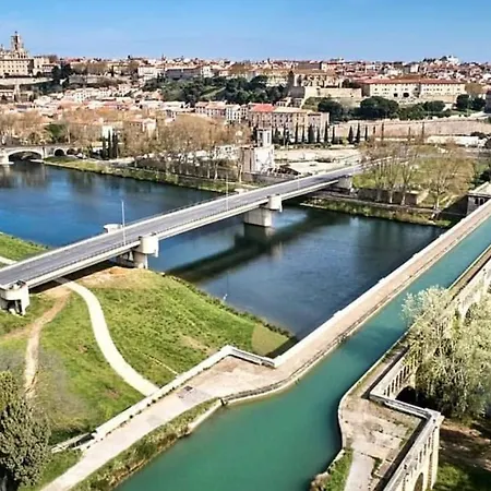 Superbe T3 En Plein Centre Rénové Avec Goût! *
